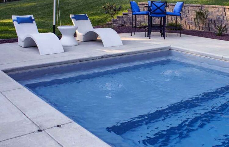 pool with retaining wall
